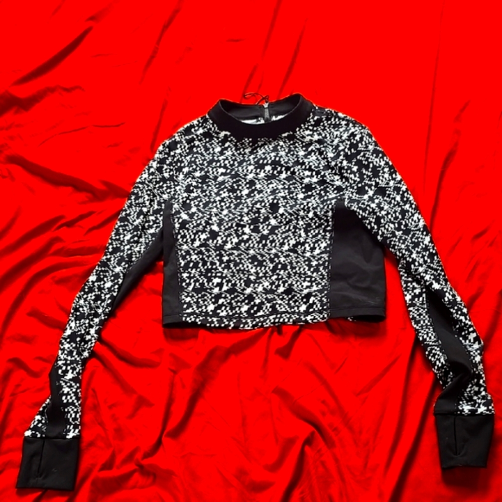 Sweaty Betty Black and White Women's Athleisure Top
